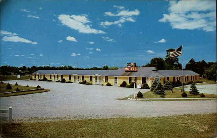 Bakers Triangle Motel (Casons Triangle Motel, Hulls Triangle Motel) - Old Postcard